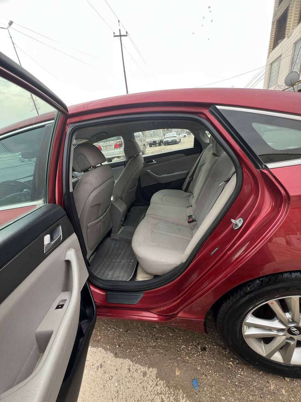 سوناتا موديل 2016رقم اربيل الماني وكاله وتحويل مضمونات 100/100وارد أمريكي حادثها بابتين بدون تبديل نفسهن والحادث مرفق مع المنشور وهنا بلعراق بيها قطعتين صبغ  بدون داخل رش فقط   شواصي لغود حوض تكم  مكفولات مواصفات معروفه فول تحكمات شاشه  كامره حسسات داخل لونين رصاصي واسود مثبت سرعه خمسه ويل كب كروم مكينه 2400  ABS/UBS سياره جاهزه وحلوه لا شخوط ولا بارد صافيه نصبتها  بعد احلى من الصور كير ومكينه وتبريد وحداديه وتخم تاير مكفولات السعر 100 بيها مجال بسيط جدا مكاني نجف رقمي ***********
