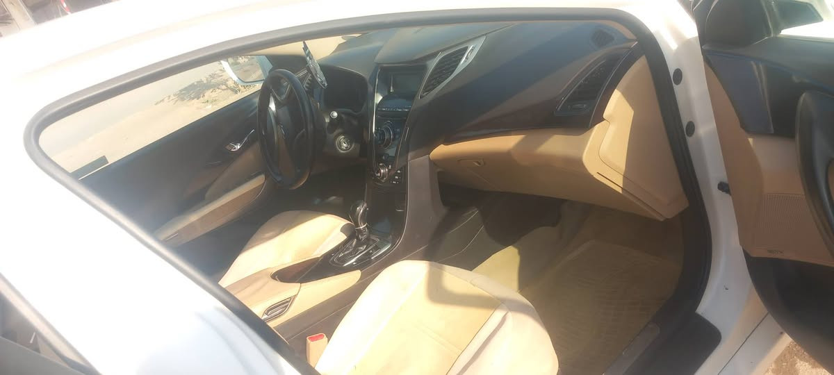 ازيره للبيع او مراوس حسب القناعه  مديل ٢٠١٥ خليجي داخل لونين فقط بدون بانوراما سياره حلوه ومرتبه   محرك ٣٠٠٠ ضرر فقط نص جاملغ خلفي بدون دواخل  رقم دهوك ماشيه ١٦٢ والباقي مكفول كير محرك شرط السعر ١٣٠  عنوان موصل الجانب الايسر للاستفسار الانتصال على الرقم ***********
