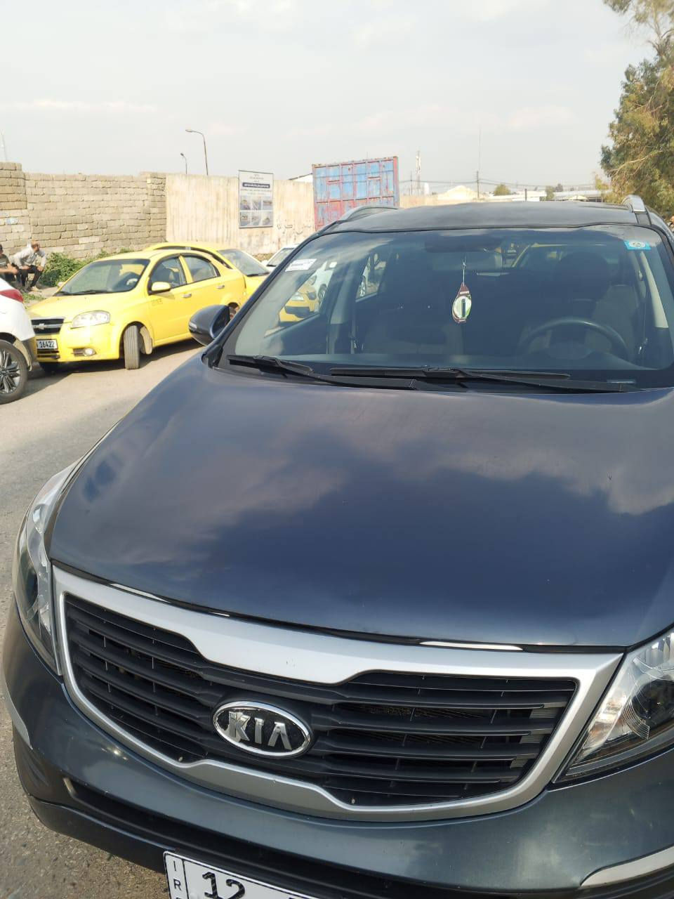 السلام عليكم كيا سبورتج للبيع 2012 ضرر بابين محرك 20 تبريد كير خير من الله رقم نينوى السيارة جاهزة وتحويل السعر 130 وبيها مجال للشراي رقم ***********
