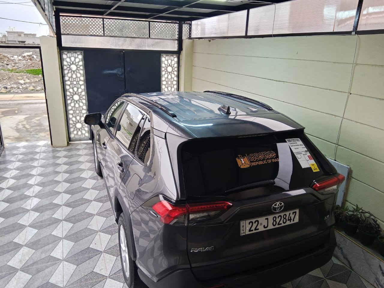 راف فور 2021..RAV4
موديل2021
مواصفات LE
محرك2500 بازين
ماشيه 90.000
وارد امريكي.
اتو هواد_(هاند بريك كهربائي).
مانع انزلاق.
رادار امامي
منبه خروج من مسار.
تحكم الاسترين جهتين.
ثلاث انضمه قياده.ايكو ،نورمال،سبورت
بانيد مغلف ppfحمايه.
بجم كبس كس شركه
حادثه من ورى
بيه جاملغين الورى وحده صبغ وحده بارد.
بدون شواصي 
بعد مواصفات راف فور معروفه،
تواصل على رقم
مكانه موصل شلالات.
سعر دفترين بيه مجال.
***********.اسيا
