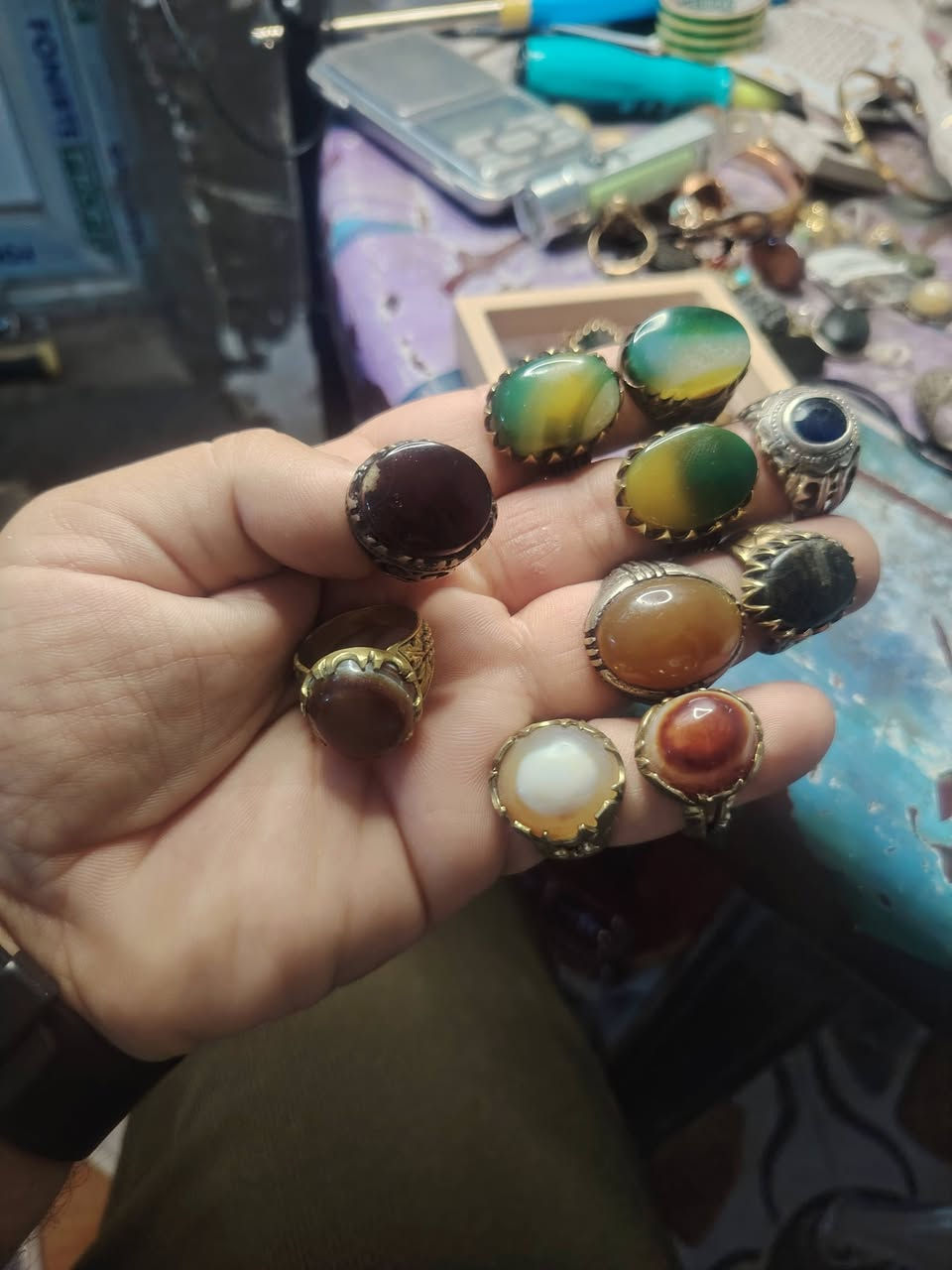 محابس نحاس شلعه الي يفيدنه يراسل وات ساب
***********

***********
