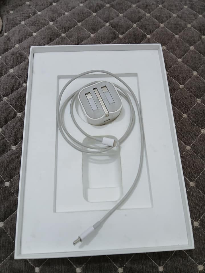 ايباد ابل وياه شاحنه وكڤر وكارتونه مالته ب250ألف الرقم ***********
