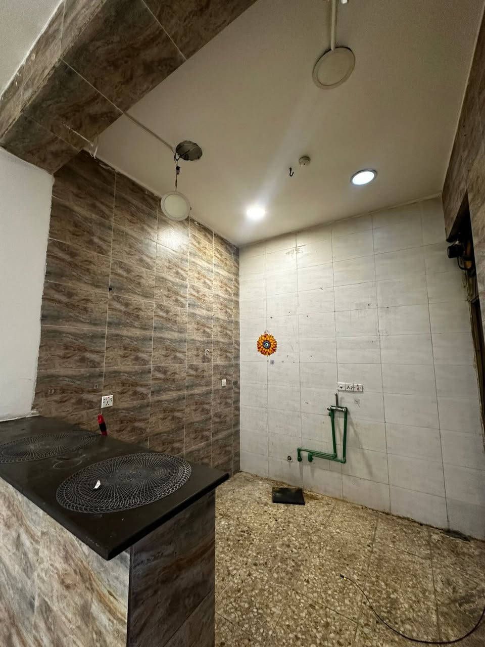 #للايجار_في_السيدية
🏠 شقة طابق أرضي

▪️ غرف نوم عدد 2
▪️ صالة
▪️ مطبخ
▪️ خدمات

💰 قيمة الإيجار: 600 ألف

📞 للاستفسار: ***********
