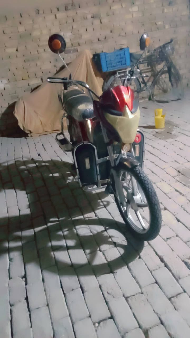 سلام عليكم طبعن من رخصت مسؤل كروب عندي دراجة شحن فارس ذهبي نضيفه كلش بدون بطاريات شغاله سويج موبصمه  شراي يتصل على رقم ***********
سعره 250 بيهه مجال الطيبين
