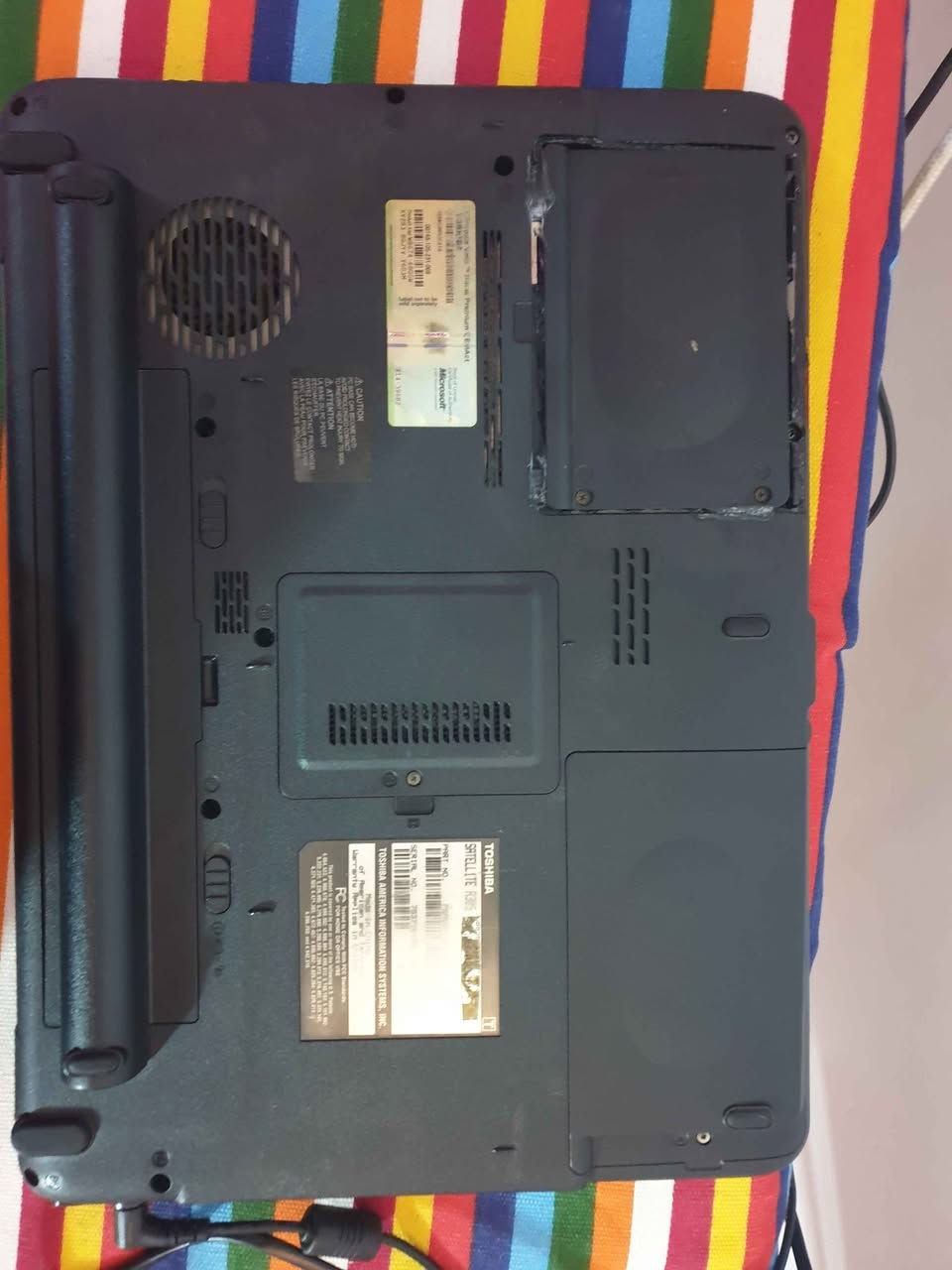 لابتوب نوع توشيبا..شاشة ١٥.٦
رام4...هارد 320hdd
شاحنة مع الجهاز 
شغال كامل وندوز 10..64bit
بي شغلتين ....البطارية تحتاج تبديل لان متروكة 
غطاء الهارد بي لاصق لان مكسور 
السعر 60الف ..ومجال للشراي 
بغداد 
كرادة بغداد, العراق


**إذا كنت صاحب هذا الإعلان وتريد حذفه لأي سبب، رجاءا أرسل رسالة إلى الدعم الفني**