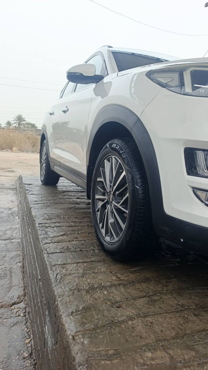 سلام عليكم سياره البيع توكسان مديل2020 سياره كفاله عامه بيها فقط بخشم البنيد بارد او  كير ومحرك كفاله عامه حداديه جديده موصفات 5عدسات كشنات جلد +كهربائيات شاشه فول موصفات سياره ماناقصه شي جاهزه لل اخير  رقم  التلفون ***********
