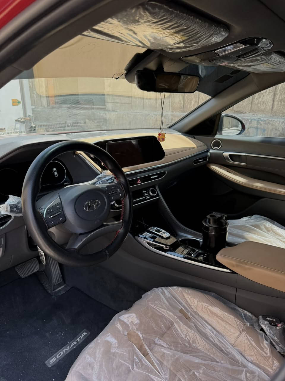 السلام عليكم
سوناتا لمتدد فول خنك موديل 2023 للبيع
ضربتها بس دعاميه وبارد بالجاملغ وصور الحادث موجودة 
المواصفات 
كامره امامية وخلفية وجانبية 
رادارات بكل مكان 
بانوراما 
سماعات بوس ومعروف صوتهن كلش قوي وعالي
بيها نضام تتقدم وترجع من البصمة
تشغيل عن بعد 
وهواي مواصفات بيها تدوخ 
مكينة 1600 تيربو 
السياره ما نقصها شي جديدة كلش بانزين كله محسن ودهن الأصلي 
ماشية 48 كيلو 
رقم بصرة معوقين والمعوق موجود ويسوي وكالة عامة 
سعرها 210 وبيها مجال 
للاتصال ***********
