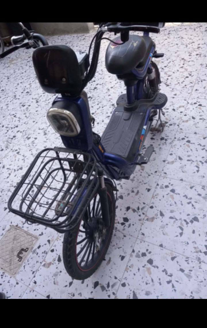 للبيع ماطور شحن نضيف شرط الشغل بطاريات شرط أخو الجديد اي عيب مابي 250 وبي مجال رقم الهاتف ***********
