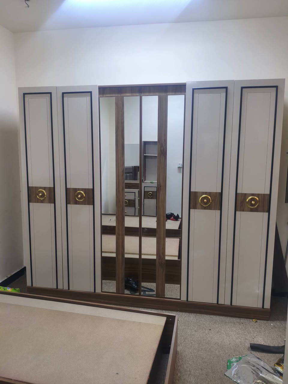 السلام عليكم
غرفه نوم تركي عدد اثنين شبابيه 5 قطع+7 قطع 

نظافه 100% اخت جديده 

مكان بغداد حي الاعلام 

الاستفسار على الرقم 

***********
