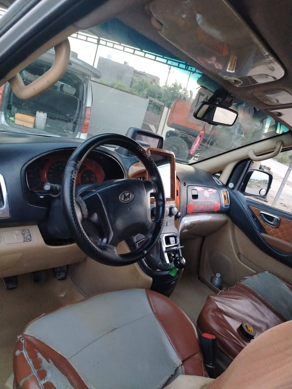 ستاركس ٢٠٠٨ رقم بغداد مكينه تبخر .. السياره حلوه شاشه تسلا تخم تاير دوشمه جديده سفراي جديد دوس دبلو .. مكينه مفتوح .. درع امامي بيها ضرر جاملغ خلفي .. وبيها جراد بسيط  اريدها ب 123 وبيها مجال الي يحب يتواصل يتصل على 
***********
