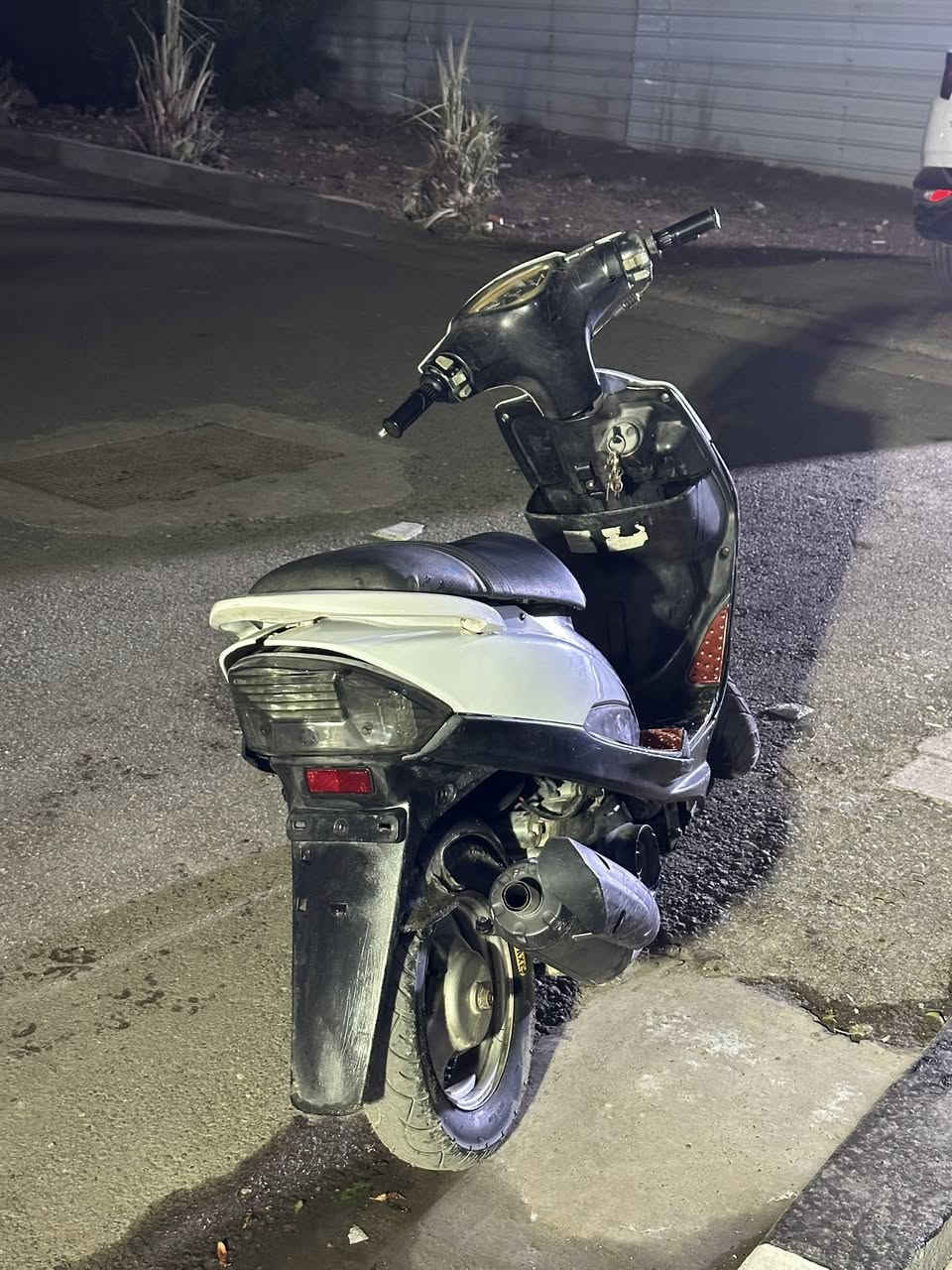 السلام عليكم دراجه نضافه فول اي نقص مابيها 
كلشي شغال سلف وهندر كله نكره مكينه بلادي مكينه نضيفه ودراجه شلعه فول للبيع 
للبيع ب550للتواصل واتساب ***********
