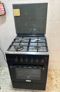 طباخ ماركة اريستون ايطالي ٤ عيون مستخدم نظيف ٩٥ ٪؜ اخو الجديد العنوان ...