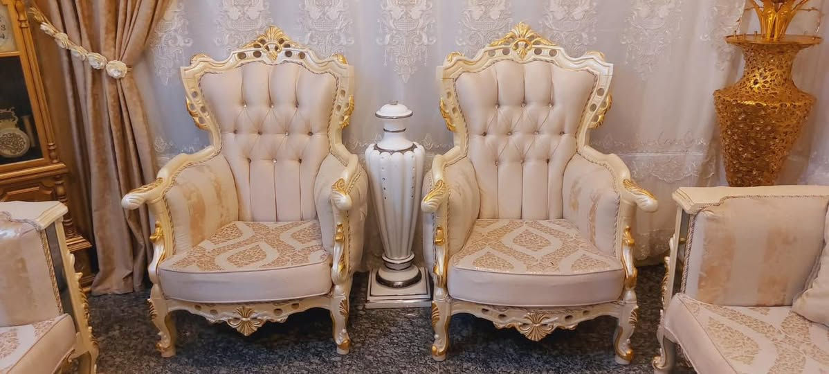 تخم زان تركي حديث عشر مقاعد مع طبله وسط نظيف جدا بغداد ***********
