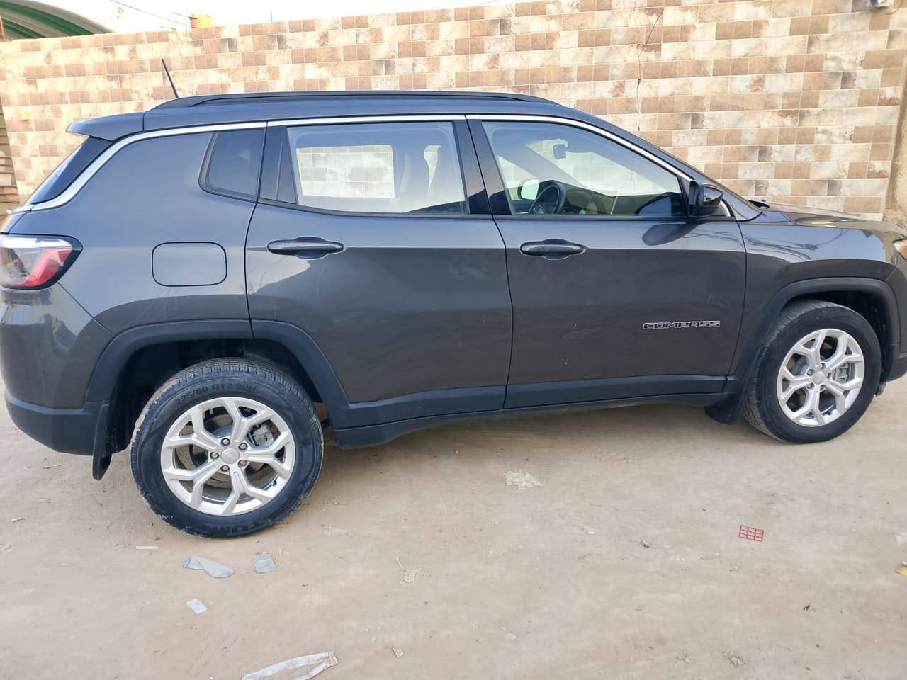 السياره للبيع جديده جيب كومباس السعر 150 ورقه وبيها مجال رقم التلفون *********** السياره جديده الموديل 2024
