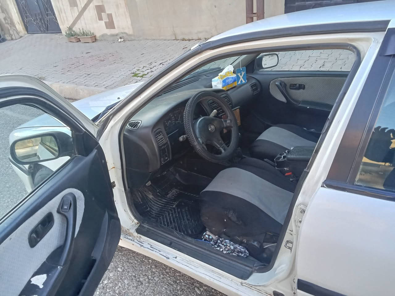 سياره نيسان برايمر موديل 93 محرك 20تبريد وتدفئة شغال جامات كهربائيةسنوية جديد سعر 45وبيه مجال ورقم موبايل ***********الي مو شراي خلي لا يخابر
