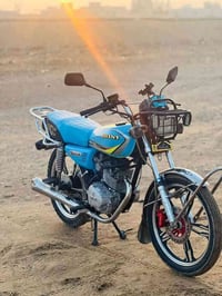 سيفان ٢٣ للبيع السعر ٥٥٠ وبي مجال مكان بيجي ٠٧٨٠١٥٨٣٢٥٩