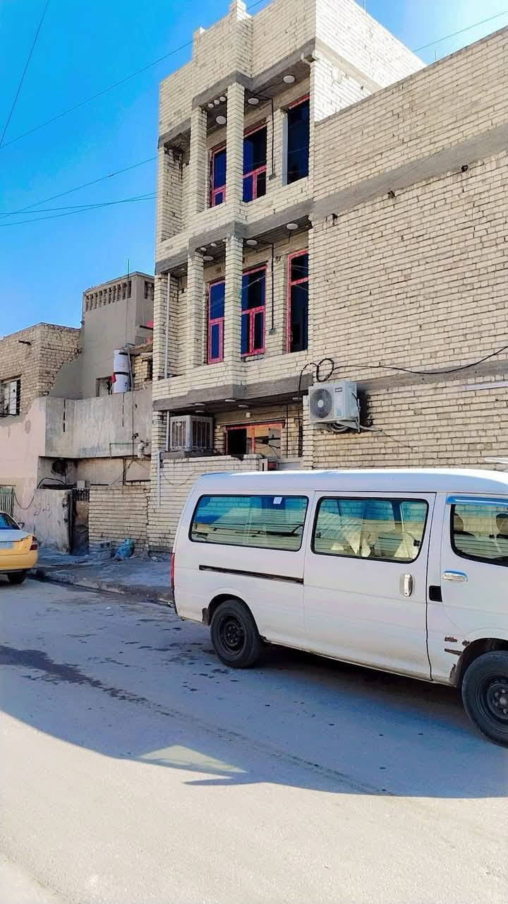 سلام عليكم بيت للبيع 50 متر بحي الجوادين الوجه 5 ونزال 10 3 طوابق الاستفسار ع رقم ***********
