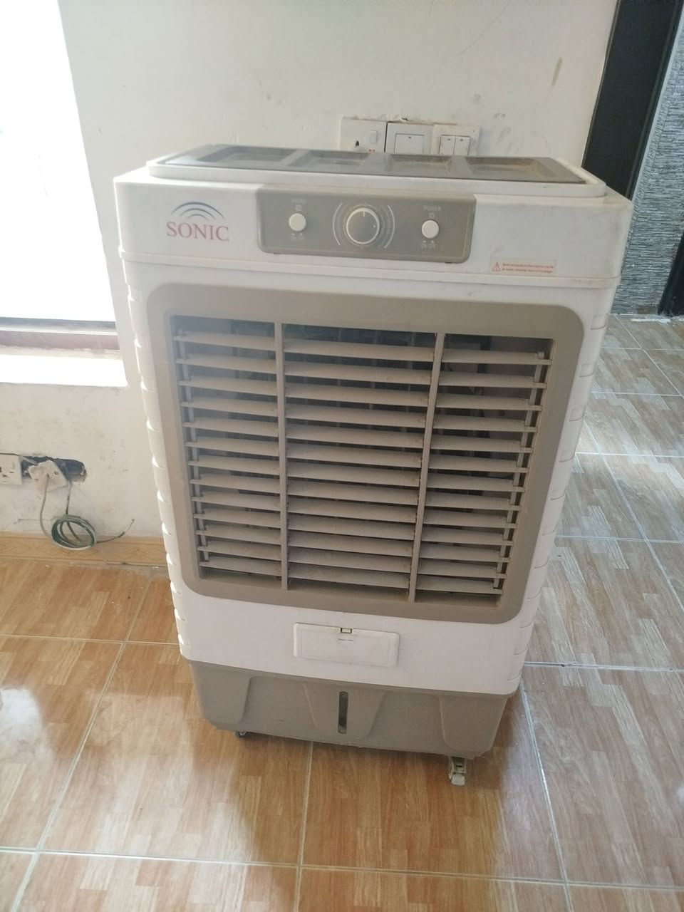 مبردة للبيع بسعر ٦٠.٠٠٠ ألف دينار 
موجودة ب شارع ١٠٠
للإستفسار:(٧٥٠١٦٠٤٨٢١).


**إذا كنت صاحب هذا الإعلان وتريد حذفه لأي سبب، رجاءا أرسل رسالة إلى الدعم الفني**