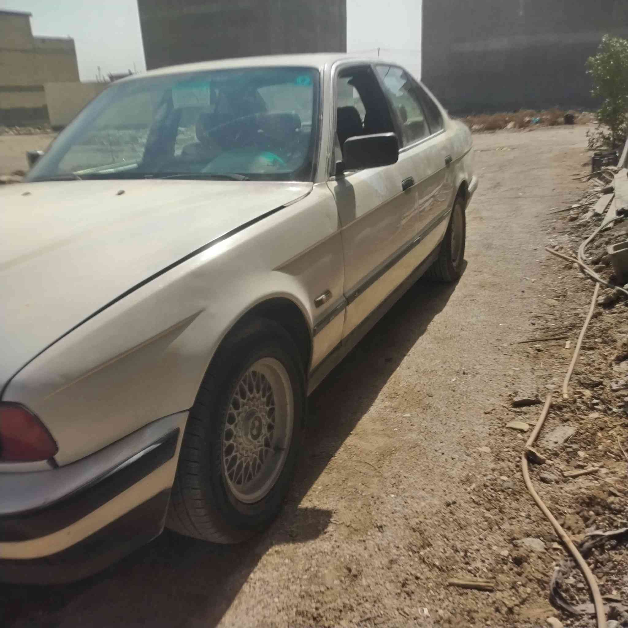 السلام عليكم شباب BMW للبيع موديل 1991 بغداد مصبوغه عام للجماليه محرك فانوس بجم عريض تحويل ثاني يوم السعر 45 ورقه وبيه مجال مكان بغداد حي الإعلام للاستفسار الاتصال على الرقم ***********
