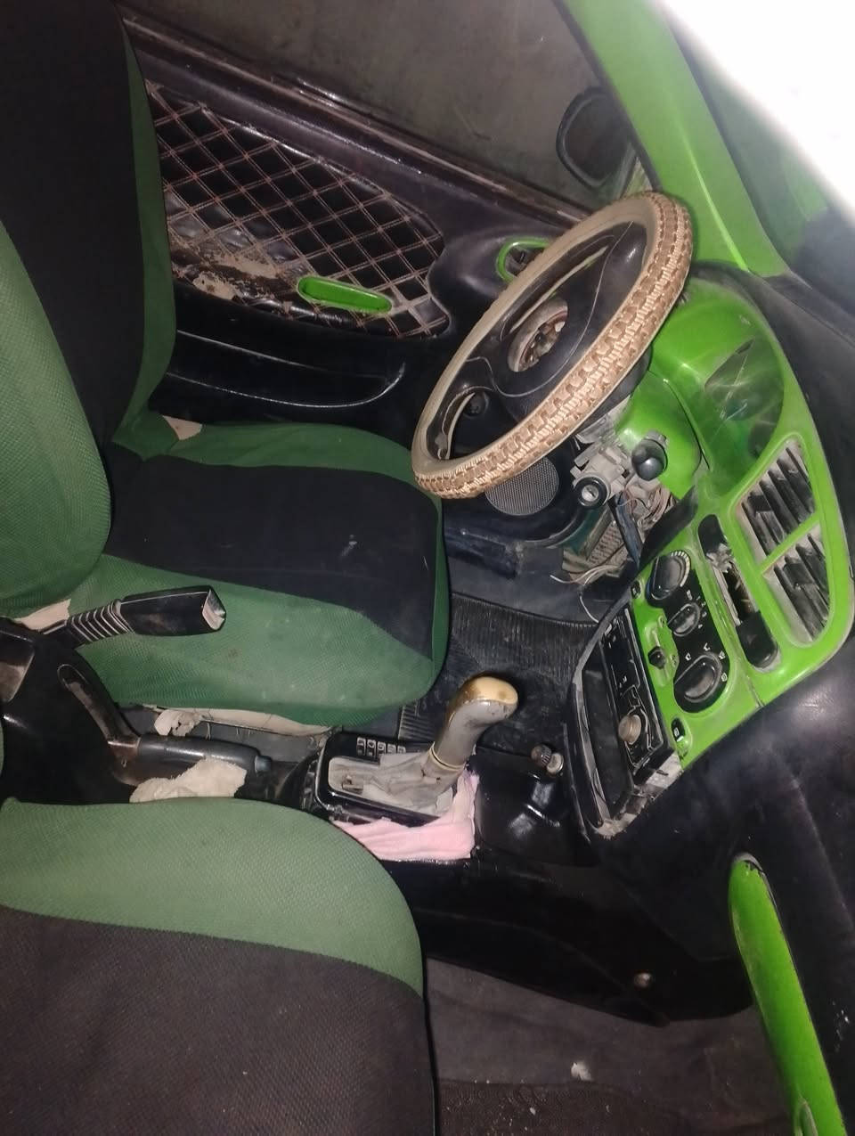 السلام عليكم دايو لانوس موديل 2001 سياره محرك كير كهربائيات كله جديد مشروع وطني تحويل مباشر سنويه لل27سياره يرادلها صدر السعر 18 ورقه وبيها مجال ***********
