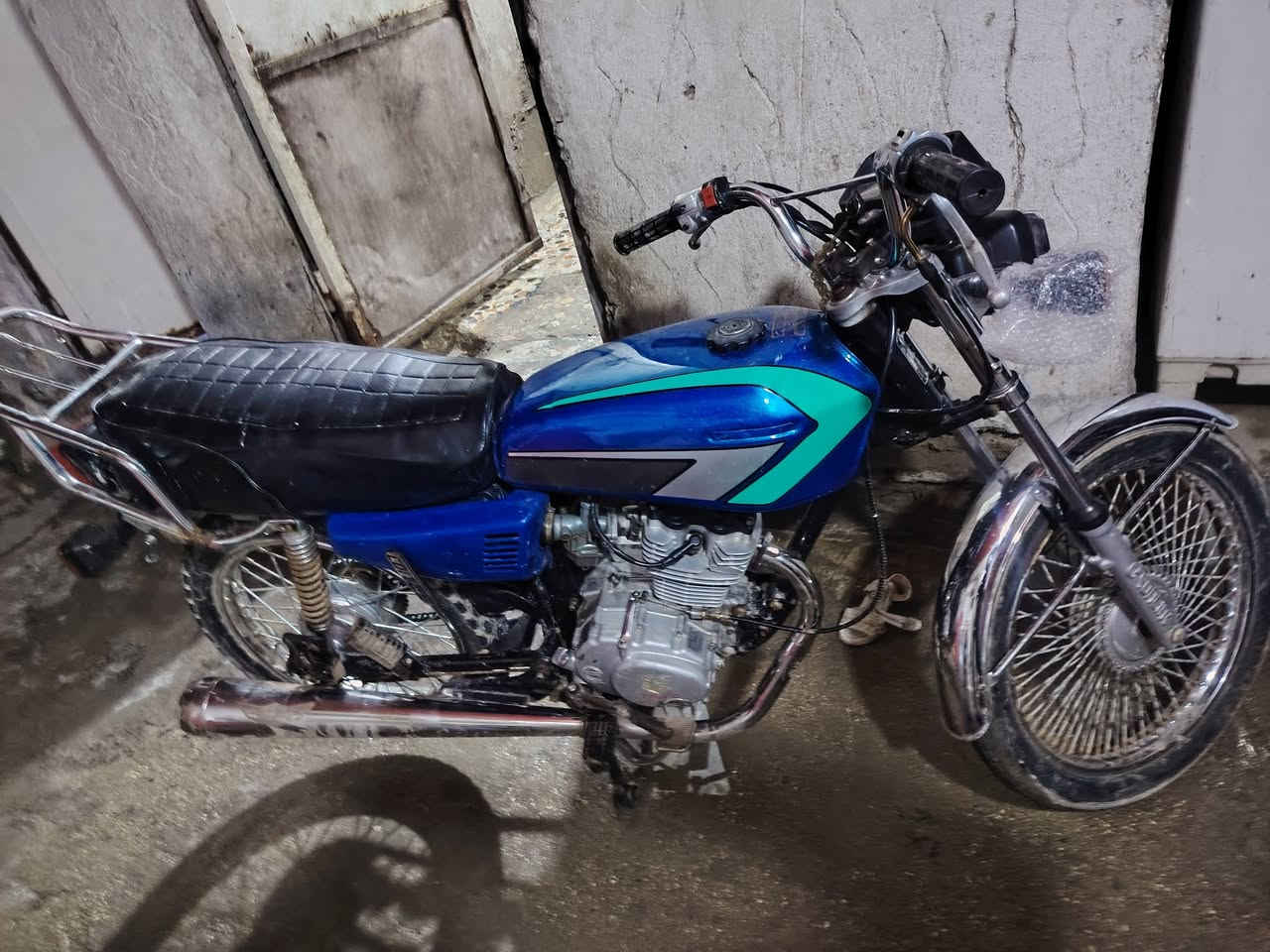 الدراجه للبيع اوراق مجفتها صار لي يومين للبيع 375 وبيها مجال اتصال على هذا الرق***********
