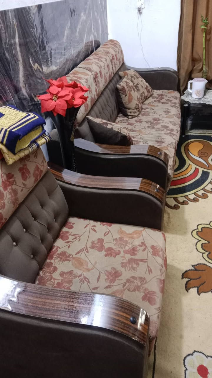 لسعر 100 الف
تخم 10 مقاعد مستعمل بس بعده جديد ونضيف خشب صاج ثكيل تكمه فقط وحده من رجل لكرسي مشلوعه تصلح 
اسفنج عالي مابي اي ضرر 
عنوان بغداد الحسينيه الراشديه قرب اسواق علوش


**إذا كنت صاحب هذا الإعلان وتريد حذفه لأي سبب، رجاءا أرسل رسالة إلى الدعم الفني**