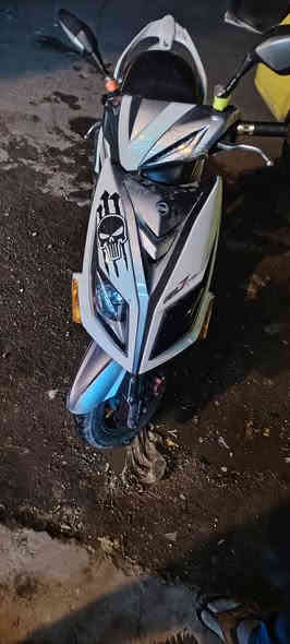 السلام عليكم دراجه للبيع. دراجه نظيفه كل شي ما رايد لها بس شغل واطلع السعر 250 وبيها مجال مكانه بغداد  رقم ***********
