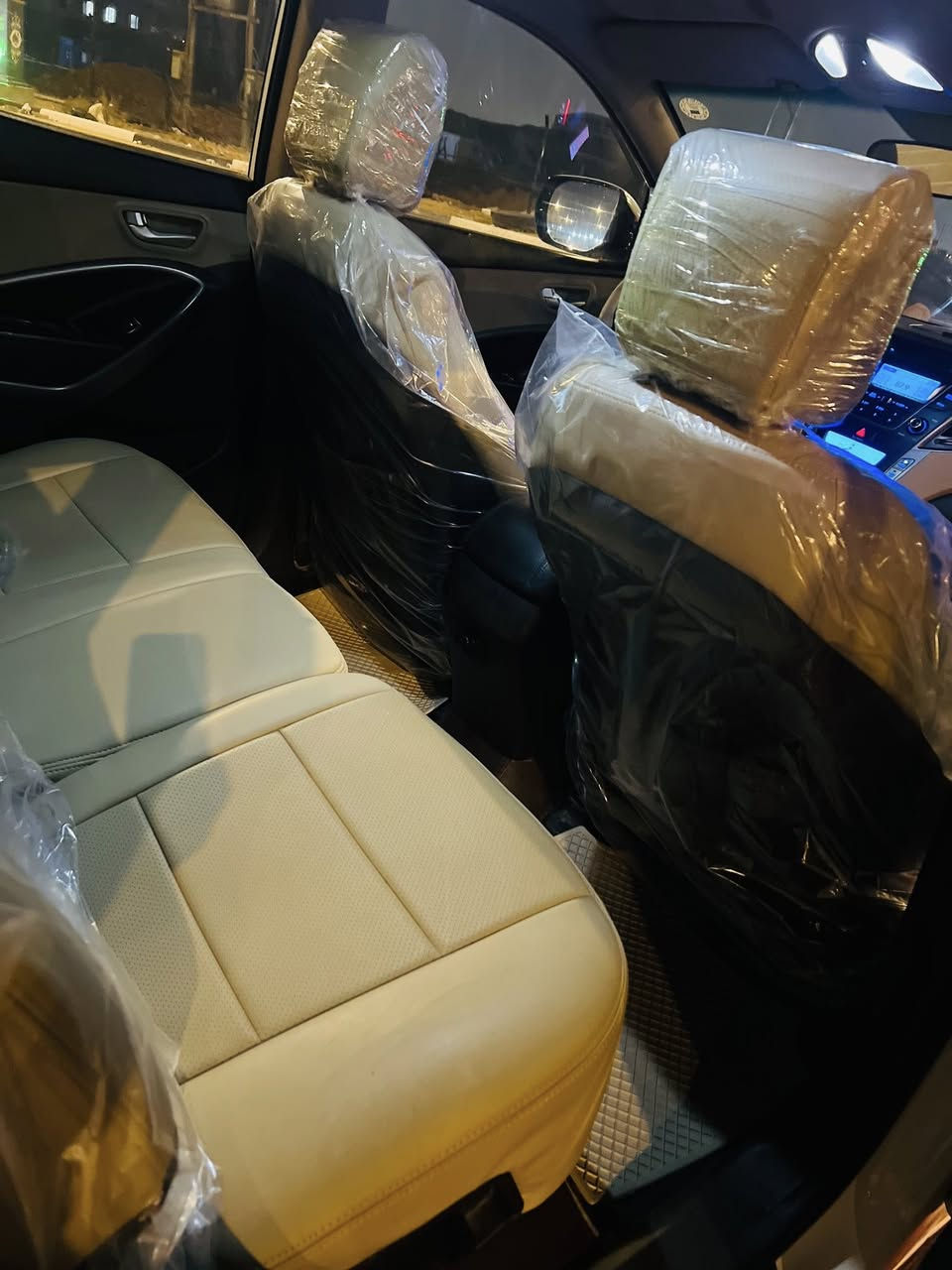 سلام عليكم
هونداي  سنتافي موديل 13 
7راكب تبريد ثلث قطع 
مكينه 2400 كير محرك حداديه خير من الله تبريد ثلج تخم تاير جديد دواخل جديده والسياره كفاله من الصبغ والضربه والتبديل 
وراد خليجي رقم اربيل دولي بسمي سنويه جديده تحويل مباشر السياره جديده مناقصه برغي استخدام شخصي 
السعر 155وبيها مجال 
للاتصال ‭٠٧٧١ ٢٩٨ ٢٠١١‬ مكاني كربلاء
