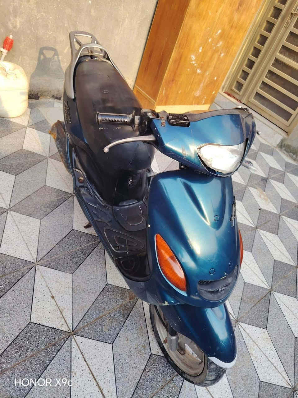 دراجه لكزس مكينه خير من الله سلف هندر كلها شغاله سعرها 260 العنوان حله شارع 80 قرب حسينيه الرحمن رقم *********** الشراي نتصل
