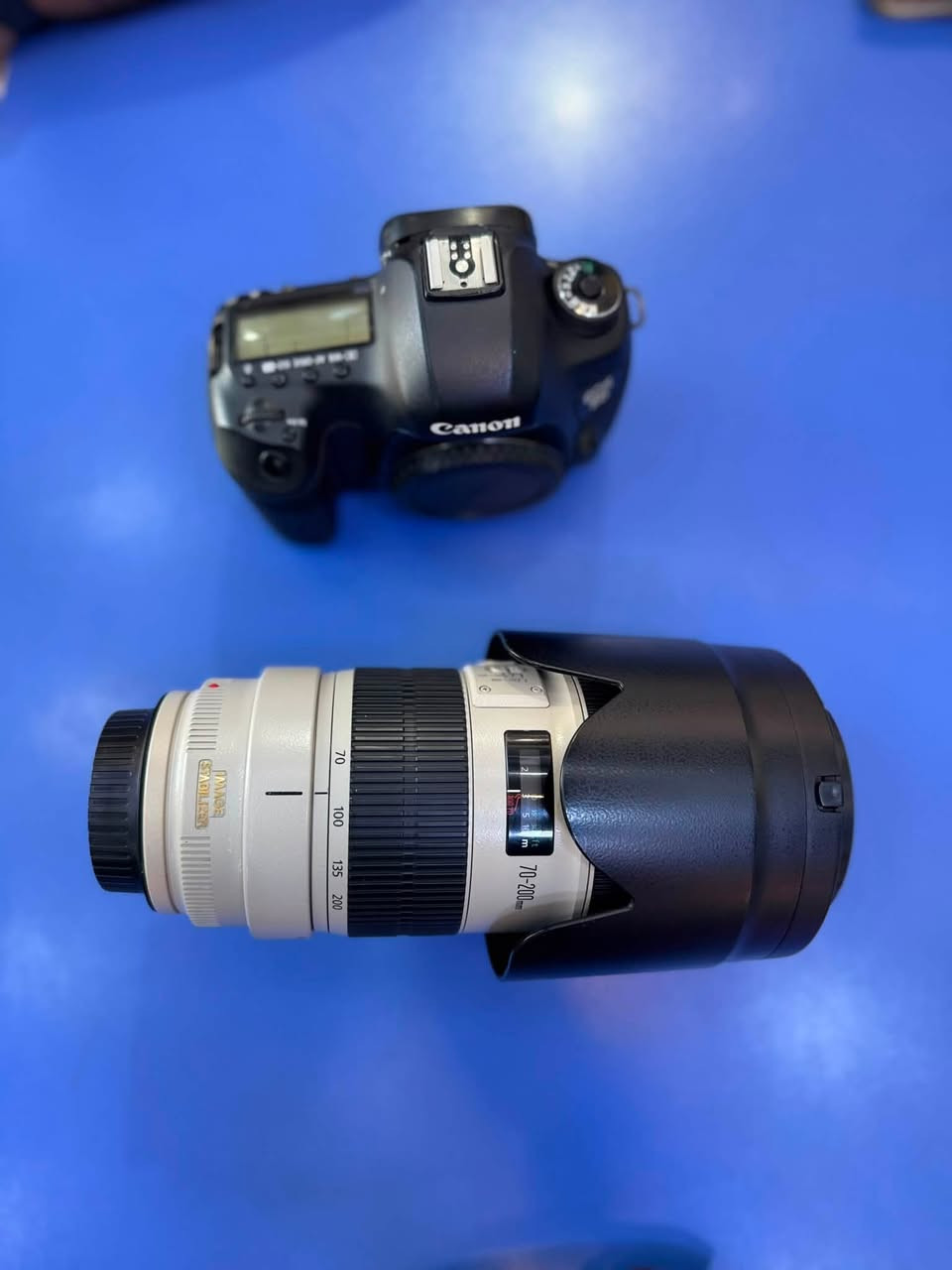 🔥 كاميرا للبيع  🔥
📸 Canon 5D Mark III
✅ الشتر: 50 ألف فقط
✅ حالة ممتازة جداً ونظيفة، استخدام شخصي.

📦 المرفقات:
✔️ عدسة Canon 70-200mm Mark II
✔️ Canon BG-E11 Battery Grip الأصلي
✔️ 3 بطاريات
✔️ الشاحنة
✔️العدسة 70-200 الاصدار الثاني  دبل سبلايزر
✔️ حقيبة الكاميرا
✔️رام ذاكرة 16GB

الكاميرا جاهزة للعمل مباشرة، مناسبة للأعراس، المناسبات، البورتريه، الفيديو، وصناعة المحتوى، ولا تحتاج أي مصروف.

مو مجرد كاميرا… هذا باكيج احترافي متكامل يوفر عليك وقت وجهد ومبالغ إضافية.

📍 الموقع: كربلاء.

📩 للمعاينة أو الاستفسار، ***********
