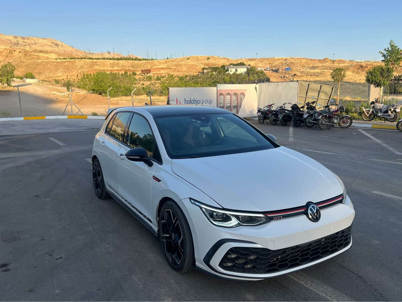 Volswagen mk8 GTI 40 years anniversary 
سلاو ئەم سەیارەیەمان هەیە بۆ فرۆشتن مۆدێلی ۲٠۲۳
ـ٦۳،٠٠٠کم ڕۆشتوە
ـگێڕ عادی
ـ سەقف و ئاوێنەکانی بیلاد ڕەشە لەسەر سەنەویش وایە لەبەر ئەوەی سەیارەکە یادی ٤٠ ساڵەیە
ـ لایت داینامیک 
ـ داونپایپ ۳.٥ ئینچ تیتانیوم +ڕیزنەیتەر لابراوە
ـویل ۱۸ ئینچ 
ـ مەکینە و گێڕ زەمان دەسکاری نەکراوە و ستۆکە
ـ سەنەوی تا ۲٠۲۹ تازەیە و بەناوی خۆمەوەیە
ـ بۆیاخ ۲ پارچە و ۱/٤ ی بۆنیت 
ـ ڕەقەم : ٠۷۷۲۱٥٥۲٦۲۱
 ـ داوای ۱٦۳ و معامەلەی لێ ئەکەم 

فولكسفاغن غولف MK8 - إصدار
40 سنة
- السقف والمرايا: أسود
- السقف البانورامي: أسود
(إصدار 40 سنة)
- الصبغ: قطعتان (باب السائق) + ربع الكبوت والرفرف (السائق)
المواصفات:
- داون بايب: 3.5 إنش (تيتانيوم)
- رنقات: 18 إنش (مغيرة) مع تايرات لوك
- القير: عادي
- الممشى: 60,000
الحالة:
- المكينة والقير لم يتم فتحهما
- سنوية جديدة
- السيارة باسمي
- .. السعر 163$ مجال قليل
ـ للتواصل : ٠۷۷۲۱٥٥۲٦۲۱ السليمانية, العراق


**إذا كنت صاحب هذا الإعلان وتريد حذفه لأي سبب، رجاءا أرسل رسالة إلى الدعم الفني**