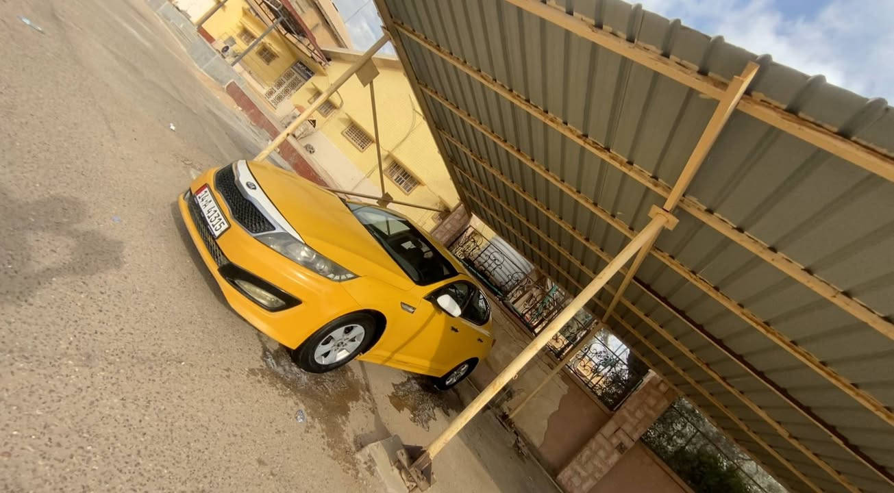 سلام عليكم سياره  أوبيتما K5
موديل 2011 
سياره جاهزه ما بيه نقص حداديه اماميه و خلفيه جديده تايرات جدد 
رقم جديد إنكليزي منظومه غاز كامله سياره مصفره هيئه وغرامه 
سياره بيه طخه بالجاملغ إلمامي اليسر 
مكان سياره بصره سعر 85 بيه مجال 
رقم *********** 
***********
