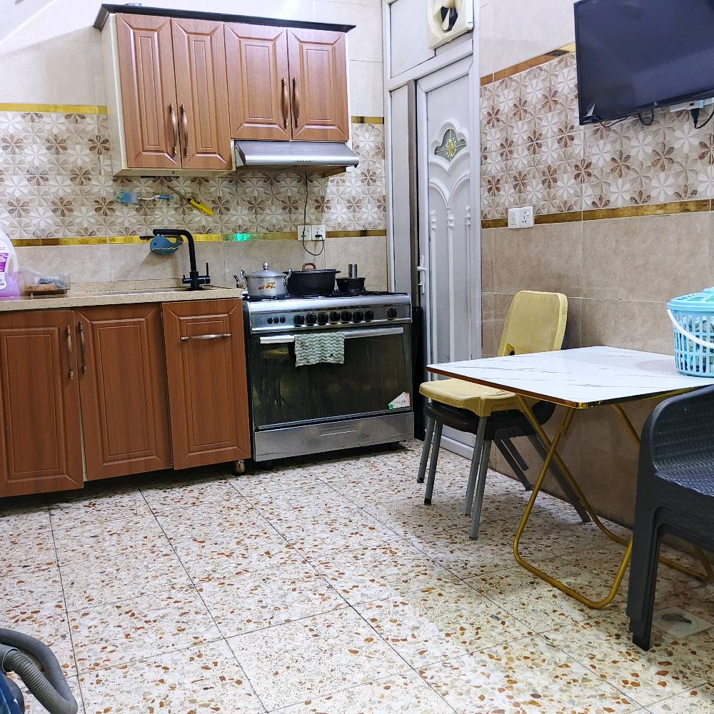 بيت للبيع سند 25طابو زراعي في سبع ابكار بشارع مشتل عايد اول فرع قريب علئ شارع العام جدا مساحة البيت 70متر واقع حال 75 واجهة 5 نزال 14 يتكون البيت
عدد الغرف 5 
عدد طوابق 3  
الغرف علئ الوجه مساحتهة 5 في 4
الغرف الصغيرة 3في 4
يوجد مدخلين للبيت
طابق الارضي يحتوي علئ ستقبال ومطبخ وغرفة نوم وحمام وترك
طابق الثاني غرفتان نوم وحمام
طابق ثالث غرفتان نوم وحمام
وبيتونة وسطحين بيت بناء حديث  بناء سنة 2021 للاستفسار اكثر اتصل علئ رقم  ***********