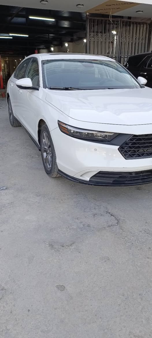 السلام عليكم للبيع هوندا اكورد هايبرد موديل 2023 سيارة جديدة رقم بغداد دولي
حادث السيارة جاملغ خلفي فقط بس ربع منه بدون دواخل 
فول مواصفات كما وضح بالصور لتفصيل 
للتواصل معنا ***********
