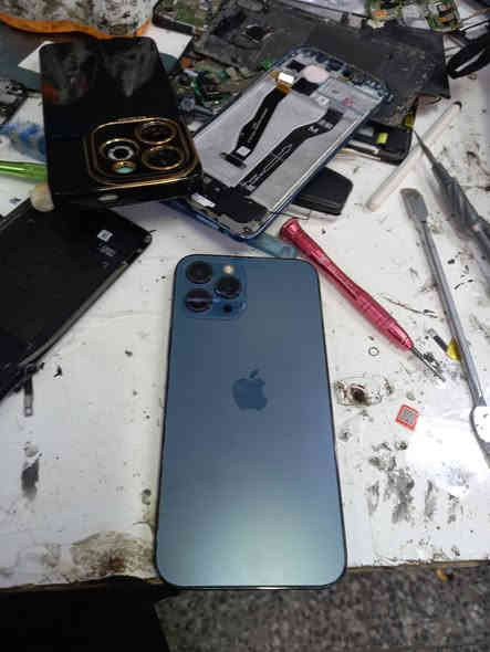 12 برو ماكس نضيف بطارية 83 ذاكرة 256 رقم الهاتف ***********
