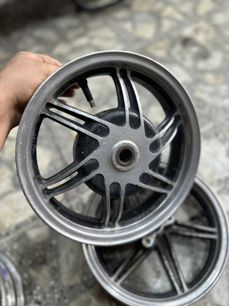 سلام عليكم ويل نجمه اصلي مال رمبه للبيع مكفول من كلشي اي ستفسار خاص توصيل عدي مكاني نجف ***********
