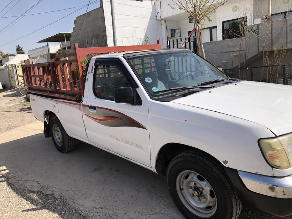 نیسان تاک پینج قلاب ٢٠٠٢تەبریدو پاوەر.  کامل جاهیز کراوە. بی تەقەورەقە. پیشی. قرجی بەسیتی هەیە بی شەنسی گرتن   سەیارەکە هەتابلی مەزبوتە ***********
