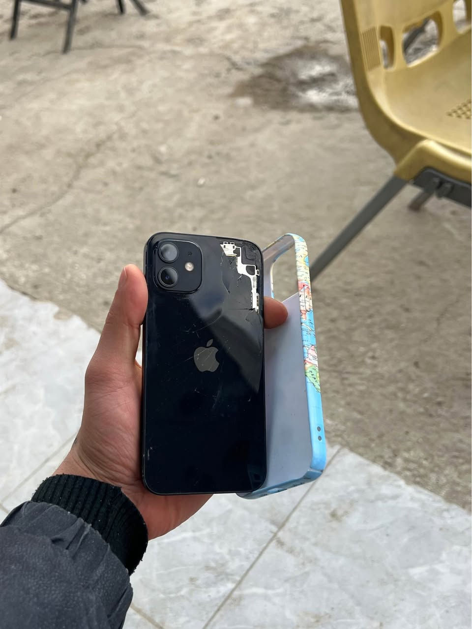 ايفون 12 عادي ذاكره 64 بطاريه 95 كله بلادي على وضع الشركه ممفتوح فقط ضهره مكسور كله شغال رايده 240 نهائي مكاني بغداد غزاليه *********** بغداد, العراق
