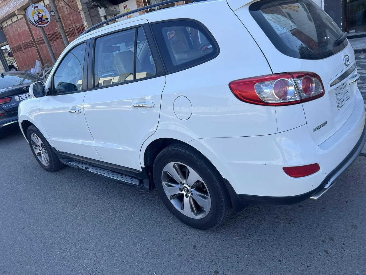 ( هونداي سنتافي 2012 ابيض خليجي ) 

سياره رقم بغداد
سياره فول موصفات 1/1 ( فتحه - 3قطع تبريد - 6 سلندر 3300 
سياره باسمي - بيها 3 قطع 
ملاحظات بيه 
سعر 160 وبيها مجال ان شاءالله 
مكان سياره فلوجه
***********
