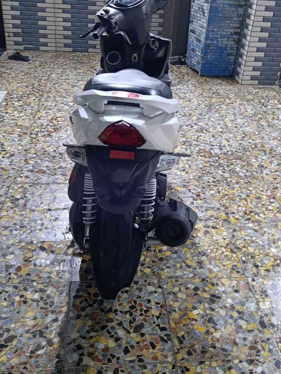 السلام عليكم gtr مديل 2011دراجه نضيفه جدا صارله شهرين من نازله من الرمبه لا مفتوحه ولا شي كله بلادي على وضع الشركه جيب فيتر وافحص دراجه خير من الله كهربائيات شغاله كلهن نكرت سلف مكاني بلديات السعر 1150وبي مجال 
***********
