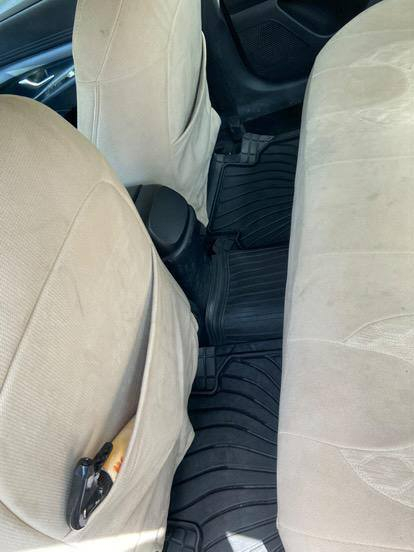 النترا 2022 هايبرد سوداء اللون
سيارة اقتصادية وحلوة ومرتبة مال بيت

المواصفات ( 4 بصمات تشغيل وفتح ابواب وفتح صندوق - توقف ذاتي امامي وخلفي - تشغيل عن بعد - مانع انزلاق - حساسات امامية وخلفية - تحكمات استيرن فول - تدفئة المقاعد الامامية - تبريد وتدفئة خير من الله - ٣ مستويات قيادة نورمال و سبورت و سمارت - بلوتوث - شاشة كبيرة - كار بلي - مخارج يو اس بي - ماشية 48,500 كيلو قابل للزيادة)

محرك 1600 gdi

الضرر ( الجاملغ الخلفي عكس السائق بأمريكا - جاملغ خلفي خلف السائق و باب بالعراق)

سعرها 140 وبيها مجال ان شاء الله
سيارة مرتبة وبالعافية على الي ياخذها 

مكان السيارة بغداد - العطيفية - المنصور

للتواصل فيس بوك + واتساب *********** بغداد, العراق
