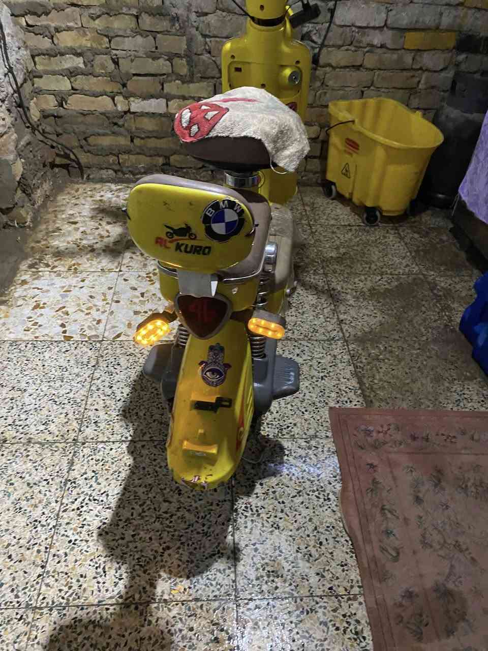 سلام عليكم ورحمة الله وبركاته دراجه كلاسك للبيع أبيع كوم حديد بيهة فقط بطاريات ميشتغلن مكاني بغداد***********
