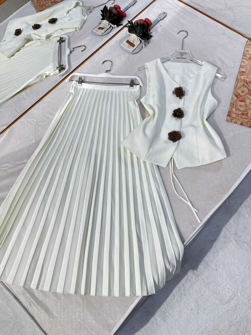 ★ بسم الله توكلنا على الله ★

✨ عـيـد 2026 احلى الموديلات متوفرة ✨

🎨 الألوان :-كما معروضة + لون رصاصي 

سوت العيد  ♥️  طول كامل ردان  خامة دابل صيفي 

قياسات 48_38

التوصيل لكل العراق: 4 آلاف 🚚


**إذا كنت صاحب هذا الإعلان وتريد حذفه لأي سبب، رجاءا أرسل رسالة إلى الدعم الفني**