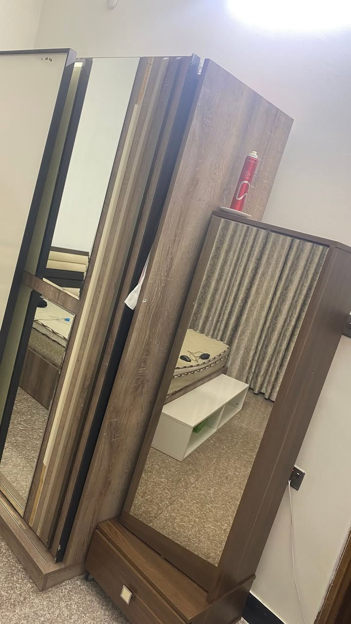 غرفه نوم كبيره
ماخذهه قبل سنتين ب1300$ 
تركيه او ماليزيه ما اتذكر المهم كوالتي عالي 
يحتاجلهه تصليح لسكك الباب فقطط 

اريده ابيعهه مكاني بغداد العطيفيه 
السعر 700 الف قف


**إذا كنت صاحب هذا الإعلان وتريد حذفه لأي سبب، رجاءا أرسل رسالة إلى الدعم الفني**