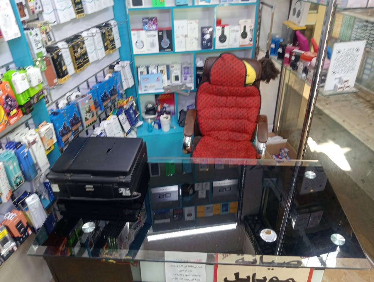 للبيع 
ميز مكتبي جام قوي ونضيف 
يحتوي على ثلاث مجرات 
السعر 100 وبيه مجال 
خاص او الاتصال على الرقم 
***********
