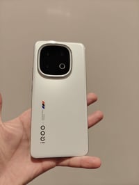 للبيع او المراوس  ايكيو 13 روم صيني يدعم عربي كامل معالج ايليت نظافه 1...