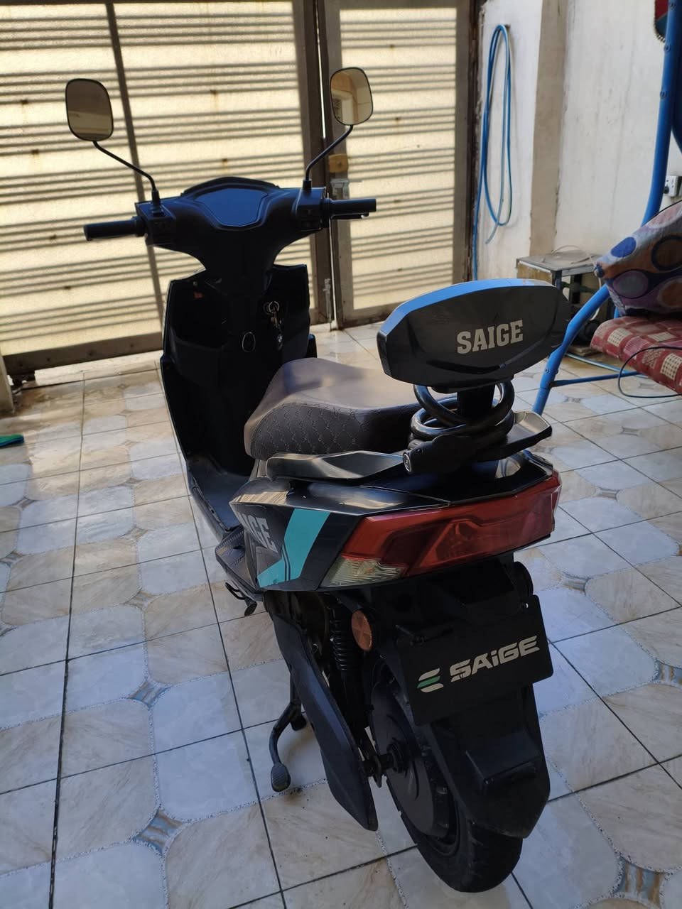 لسلام عليك
دراجة شحن للبيع
ملفها 3000 😯
لايتات عالي و ناصي 😑
بطاريات جدد 
اشاير يمنة و يسرى
بيها سويجين و بصمتين و تشغلي عن بعد 
عنواني بغداد الشرطة الخامسة دوانم 
الي يحب يتواصل هاذة رقمي ***********
السعر 800 و بيها مجال للشراي
* دراجة تجي اشوفها على راحتك ادكلبها تفحص البطاريات على راحتك
