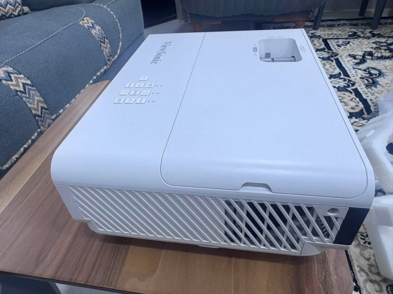 للبيع استخدام جدا قليل نظافة 100‎%‎
PX749-4K
جهاز عرض منزلي بدقة 4K بقوة 4000 لومن ANSI

من ارقى الاجهزة للعرض السينمائي 
الجهاز مستورد شخصيا من امريكا 
يباع مع العارضة ماركة omega الفاخرة 
مع استاند 
مع كامل ملحقات الجهاز 
مواصات الجهاز مع الصور كاملة في المنشور 
للاستفسار 
المراسلة على الرقم :***********
العنوان : كربلاء
