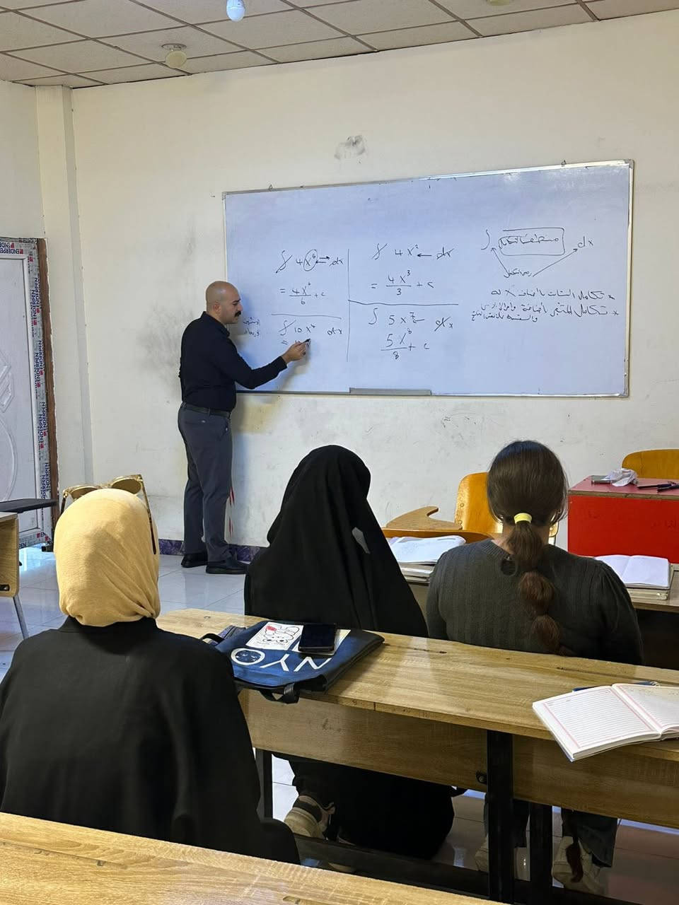 عزيزي الطالب، لأن مستقبلكم أمانة.. يعلن معهد أوكسفورد التعليمي عن فتح باب التسجيل في دورات التقوية المكثفة للمراحل الوزارية:

• ✅ السادس الابتدائي
• ✅ الثالث المتوسط
✅ الثالث المهني 
لماذا تختار معهد أوكسفورد؟

• 📚 تغطية شاملة للمناهج من لحظة التسجيل وحتى ليلة الامتحان.
• 🔄 مراجعة ذهبية مجانية تشمل الكتاب بالكامل.

• 👨‍🏫 كادر تدريسي متخصص يركز على نمط الأسئلة الوزارية.
نحن لا نمنحك النجاح فقط، بل نصنع تفوقك! 💯

*********** 

بسماية الشارع العام قرب بيت بيوتي وسنتر دراهم
