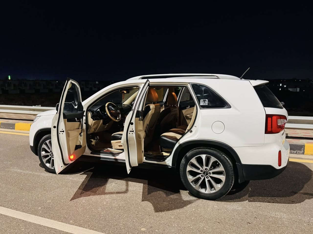 السلام عليكم
للبيع 
كيا سورنتو 2014 خليجي 
6 سلندر 
السونار مرفق بالصور 
فول مواصفات 
السعر 19 وبي مجال 
مكان الأنبار 
للاستفسار اكثر 
الاتصال على الرقم:
***********
***********
